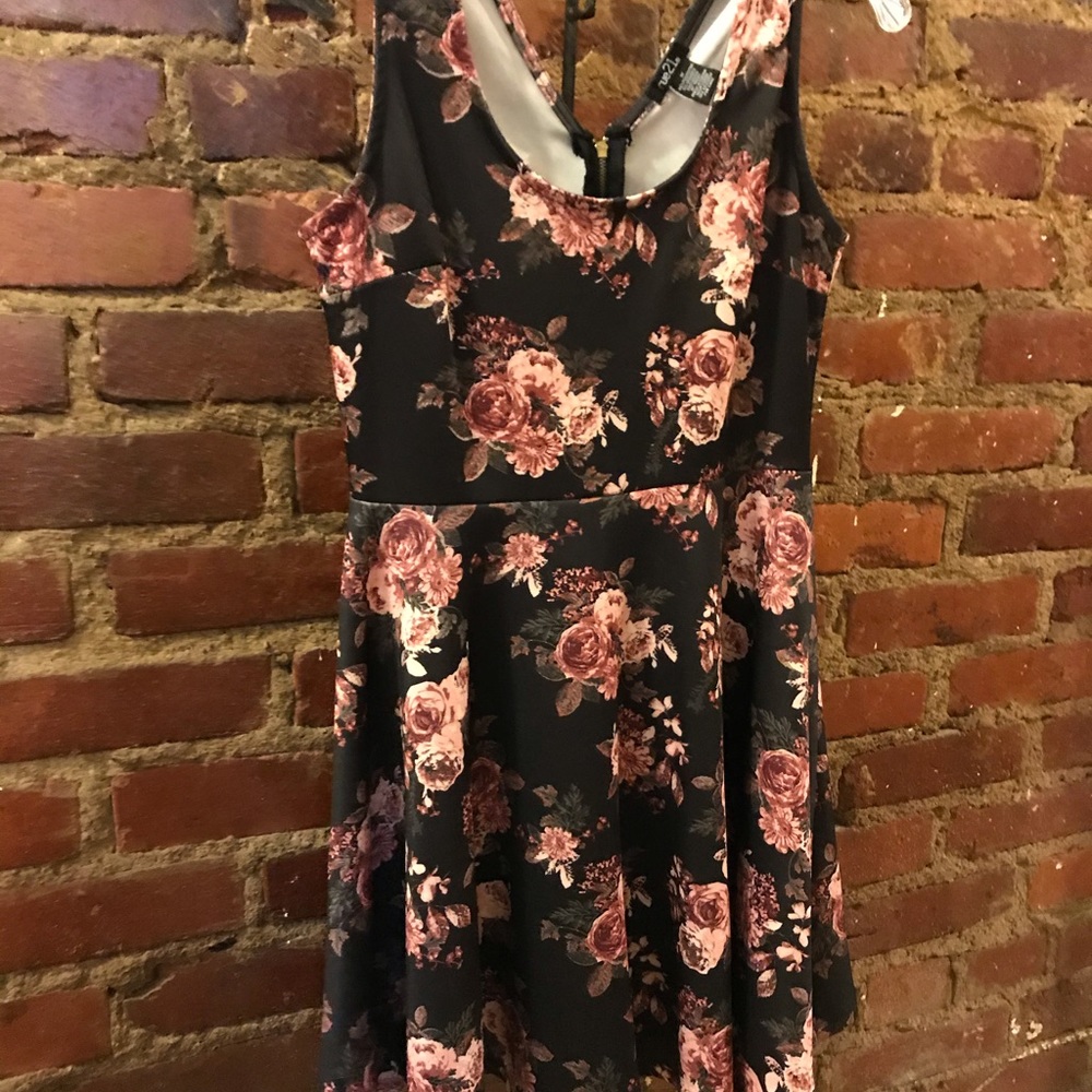 Sleeveless black/pink flower Spring/Summer Dress